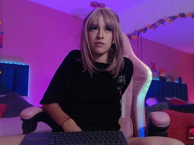 Live sex webcam photo for GingerFoxy #277294897