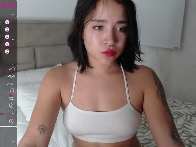 Live sex webcam photo for Gio-venus #275629131