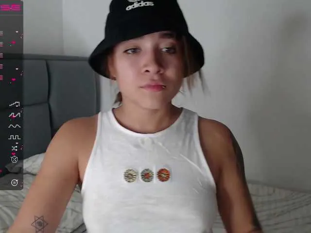 Live sex webcam photo for Gio-venus #275877159