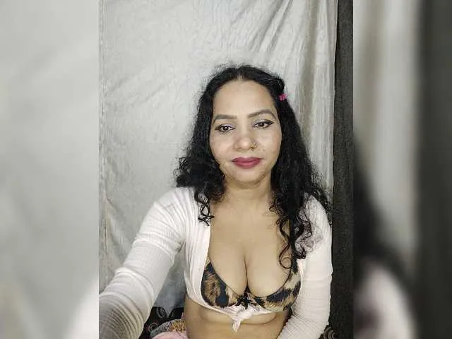 Live sex webcam photo for Girja-P-M #294093569