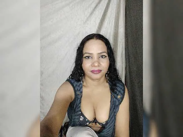 Live sex webcam photo for Girja-P-M #294123359