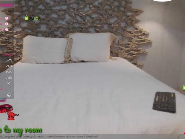 Live sex webcam photo for Girl-Ksenia #272403803