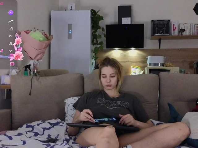 Live sex webcam photo for Girlalonehome #290247325