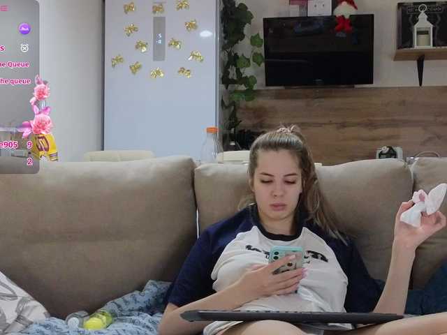 Live sex webcam photo for Girlalonehome #290323943