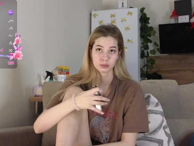 Live sex webcam photo for Girlalonehome #290398921