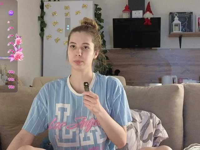 Live sex webcam photo for Girlalonehome #290493297