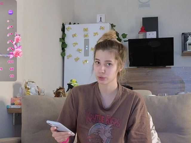 Live sex webcam photo for Girlalonehome #290533308