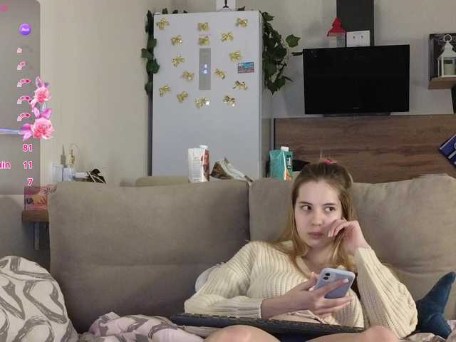 Live sex webcam photo for Girlalonehome #290549790