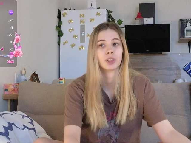 Live sex webcam photo for Girlalonehome #290566326