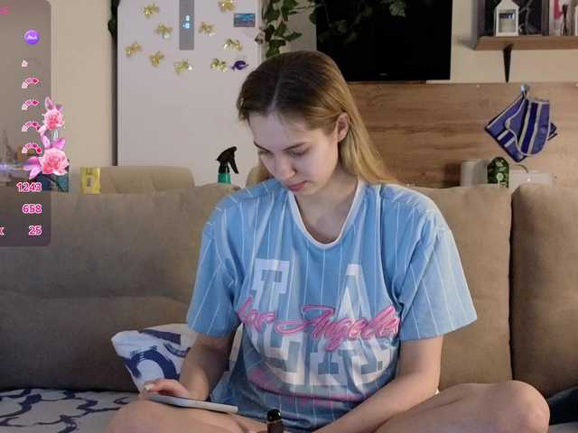 Live sex webcam photo for Girlalonehome #290594080