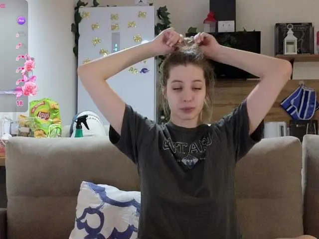 Live sex webcam photo for Girlalonehome #290643623