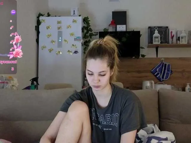 Live sex webcam photo for Girlalonehome #290652984