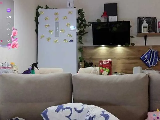 Live sex webcam photo for Girlalonehome #290656387