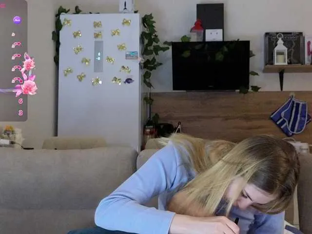 Live sex webcam photo for Girlalonehome #290678441