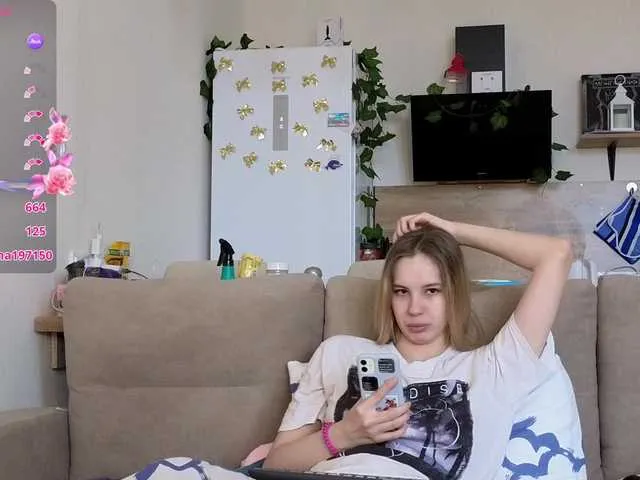 Live sex webcam photo for Girlalonehome #290737130