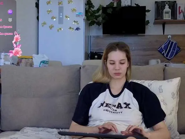 Live sex webcam photo for Girlalonehome #290763104