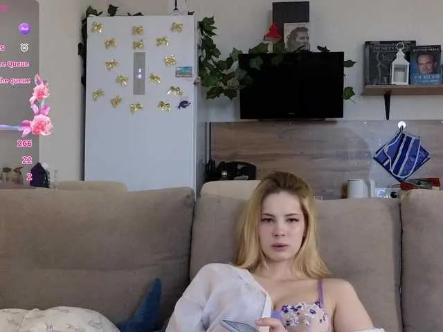 Live sex webcam photo for Girlalonehome #290811448