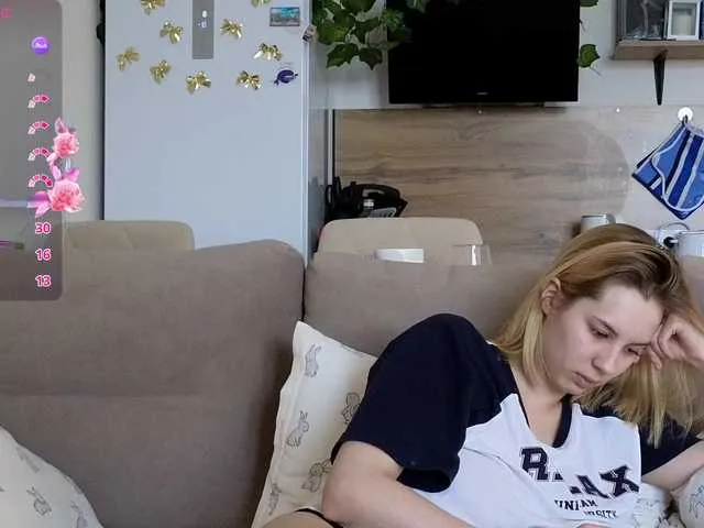 Live sex webcam photo for Girlalonehome #290833077