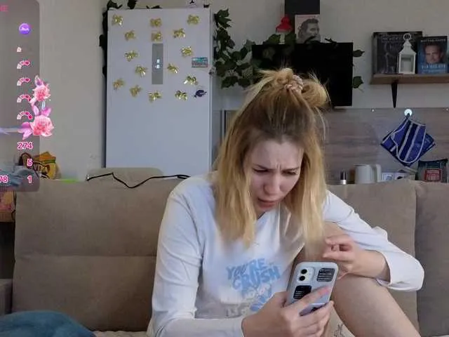 Live sex webcam photo for Girlalonehome #290852403