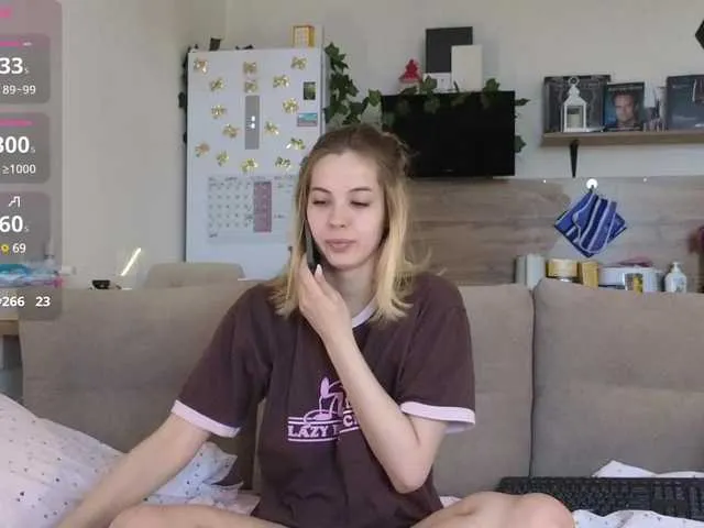 Live sex webcam photo for Girlalonehome #291297651