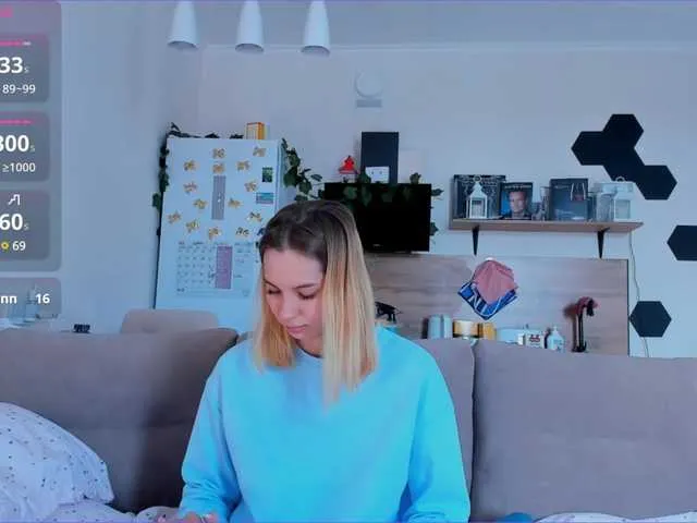 Live sex webcam photo for Girlalonehome #291330252