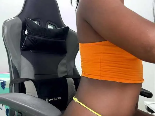 Live sex webcam photo for Girlstrong #290232135