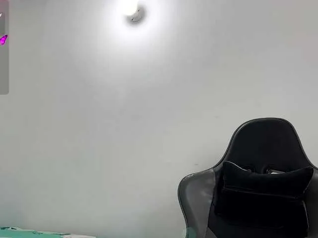 Live sex webcam photo for Girlstrong #290238456