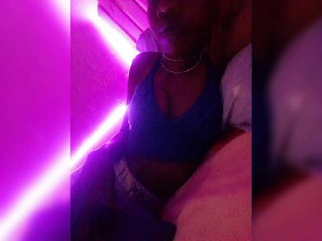 Live sex webcam photo for Girlyganja7 #275522255