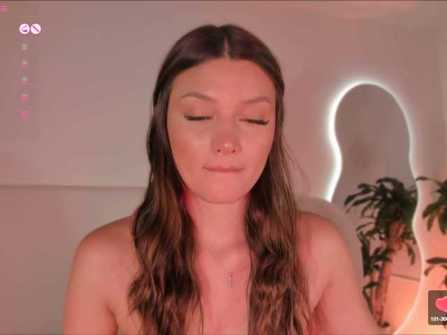 Live sex webcam photo for Gisellee-Roy #291045443