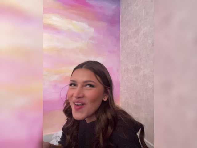 Live sex webcam photo for Gisellee-Roy #291280583