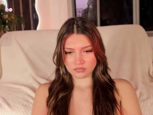 Live sex webcam photo for Gisellee-Roy #291326942