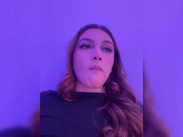 Live sex webcam photo for Gisellee-Roy #291522536