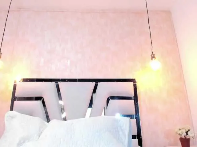 Live sex webcam photo for GisselleJones #272316042