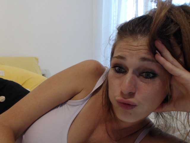 Live sex webcam photo for Giulia23 #275915262