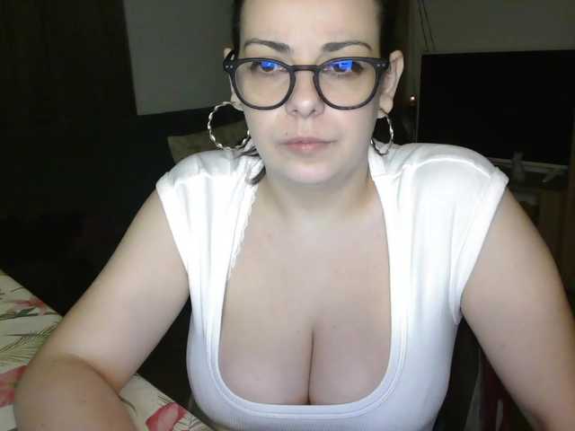 Live sex webcam photo for GiuliaHotXXX1 #290433383