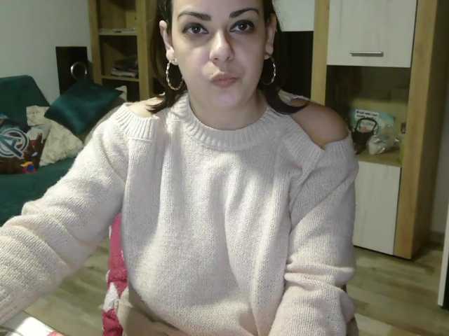 Live sex webcam photo for GiuliaHotXXX1 #290475018