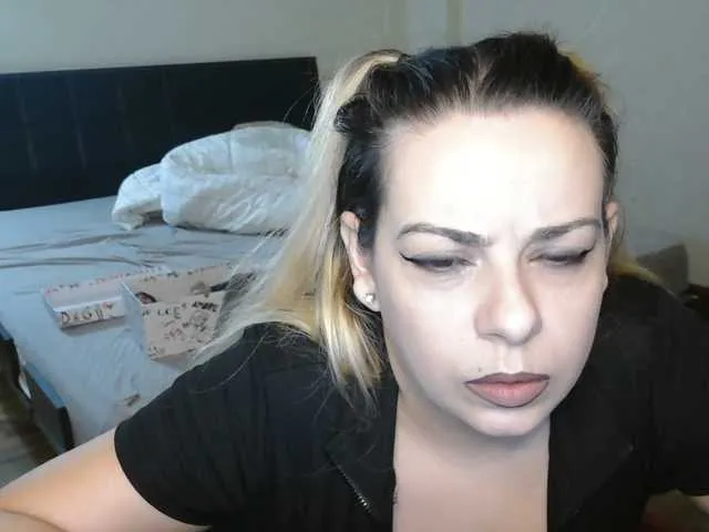 Live sex webcam photo for GiuliaHotXXX1 #292309024