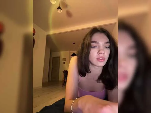 Live sex webcam photo for GlamModelHoney #290396010