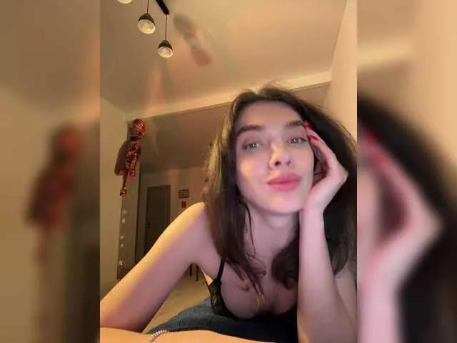 Live sex webcam photo for GlamModelHoney #290397918