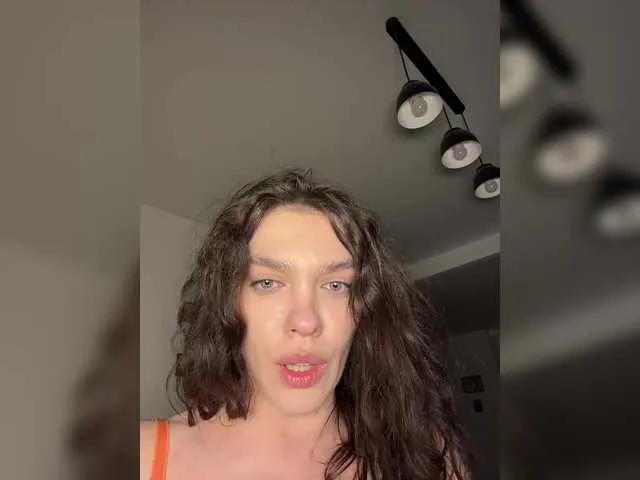 Live sex webcam photo for GlamModelHoney #290517734