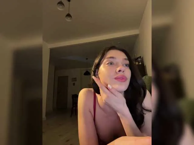 Live sex webcam photo for GlamModelHoney #290808629