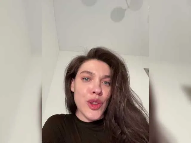 Live sex webcam photo for GlamModelHoney #290866126