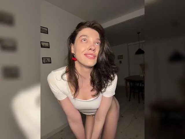 Live sex webcam photo for GlamModelHoney #290961046