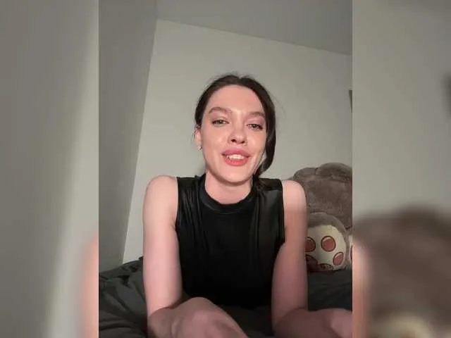 Live sex webcam photo for GlamModelHoney #291196168
