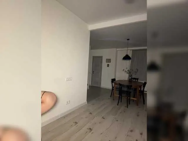 Live sex webcam photo for GlamModelHoney #291403170