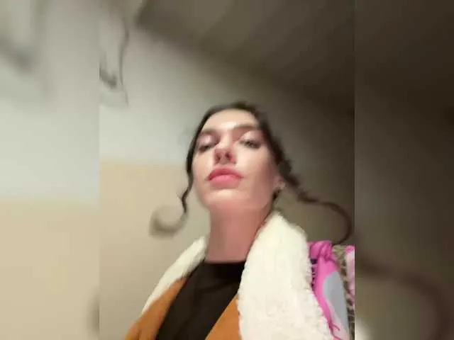 Live sex webcam photo for GlamModelHoney #291793357