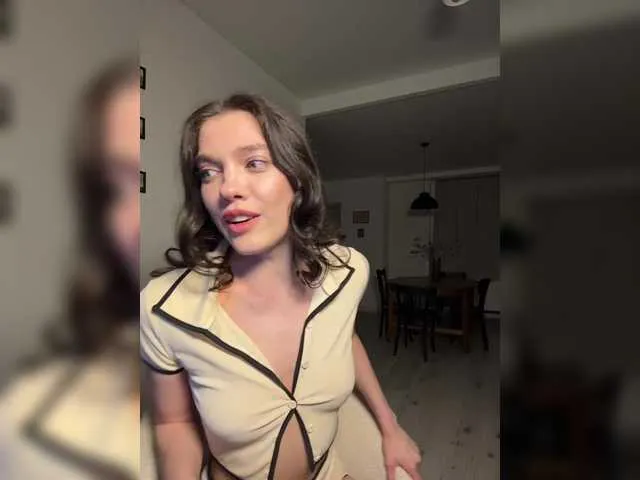 Live sex webcam photo for GlamModelHoney #291945051