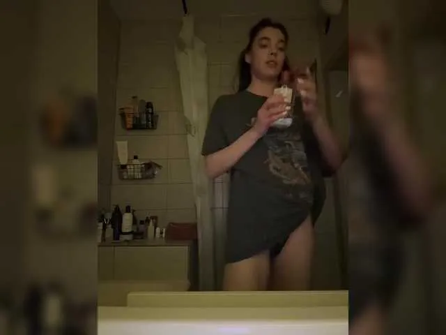 Live sex webcam photo for GlamModelHoney #291961563