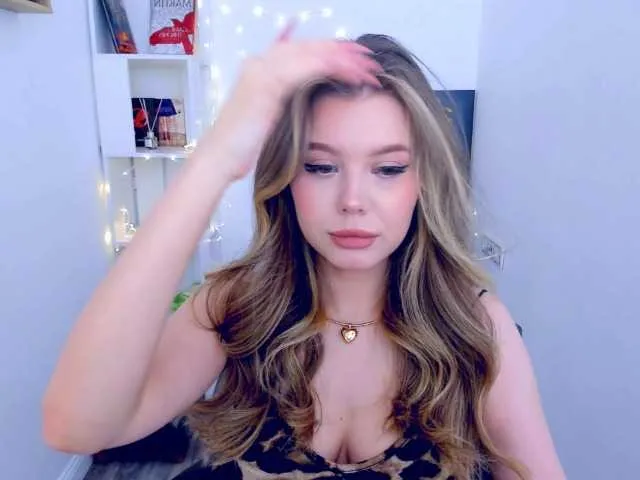 Live sex webcam photo for GlamorousGirl #290581684