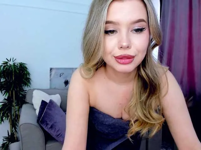 Live sex webcam photo for GlamorousGirl #291041795